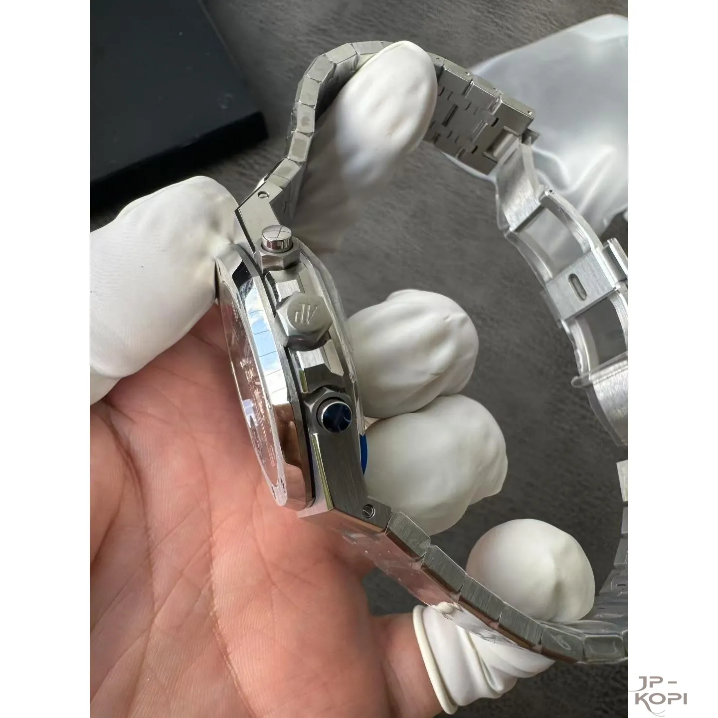 オーデマ・ピゲ ロイヤル オーク クロノグラフ 26331ST.OO.1220ST.01|ブルーダイアル 41mm ステンレス【APS工場製 高品質コピー腕時計】 - 画像 (4)