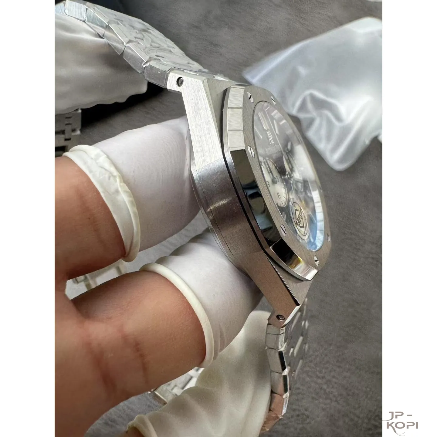 オーデマ・ピゲ ロイヤル オーク クロノグラフ 26331ST.OO.1220ST.01|ブルーダイアル 41mm ステンレス【APS工場製 高品質コピー腕時計】 - 画像 (5)