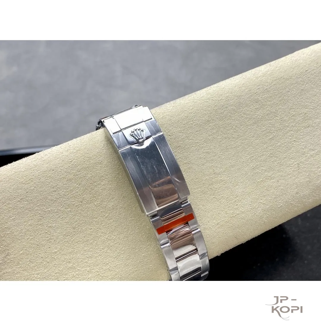 ロレックス デイトナ 116506|アイスブルーアラビア 40mm 丹東Cal.4130 加重版【QF工場製 高品質コピー腕時計】 - 画像 (9)