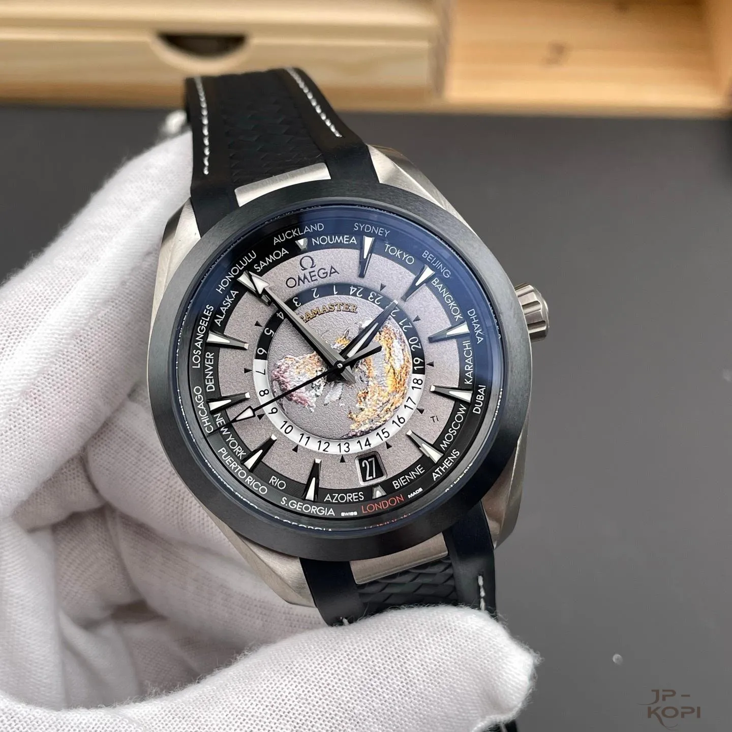 オメガ シーマスター アクアテラ GMT ワールドタイマー 220.92.43.22.99.001|グレー 43mm【VS工場出品】 - 画像 (3)