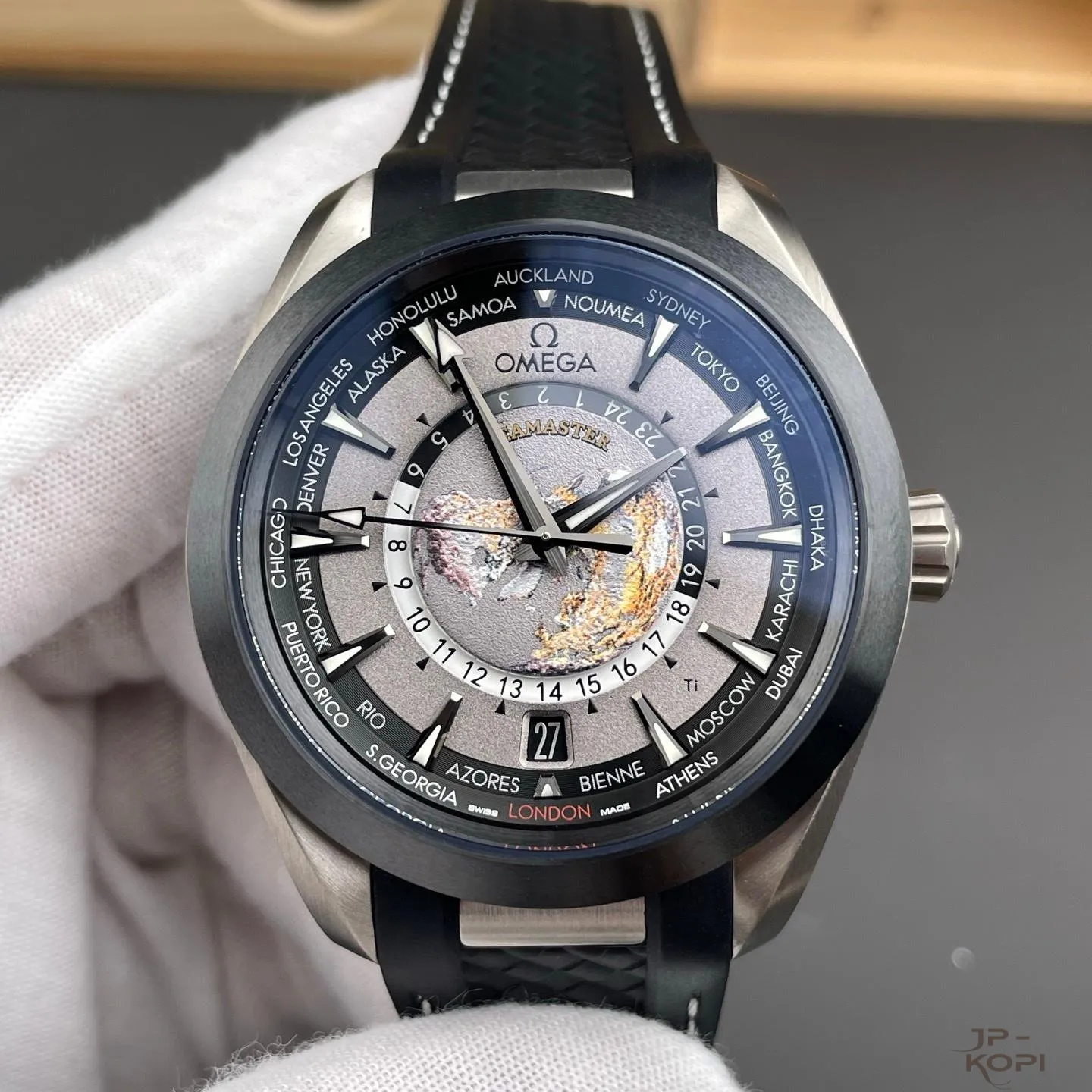 オメガ シーマスター アクアテラ GMT ワールドタイマー 220.92.43.22.99.001|グレー 43mm【VS工場出品】 - 画像 (4)