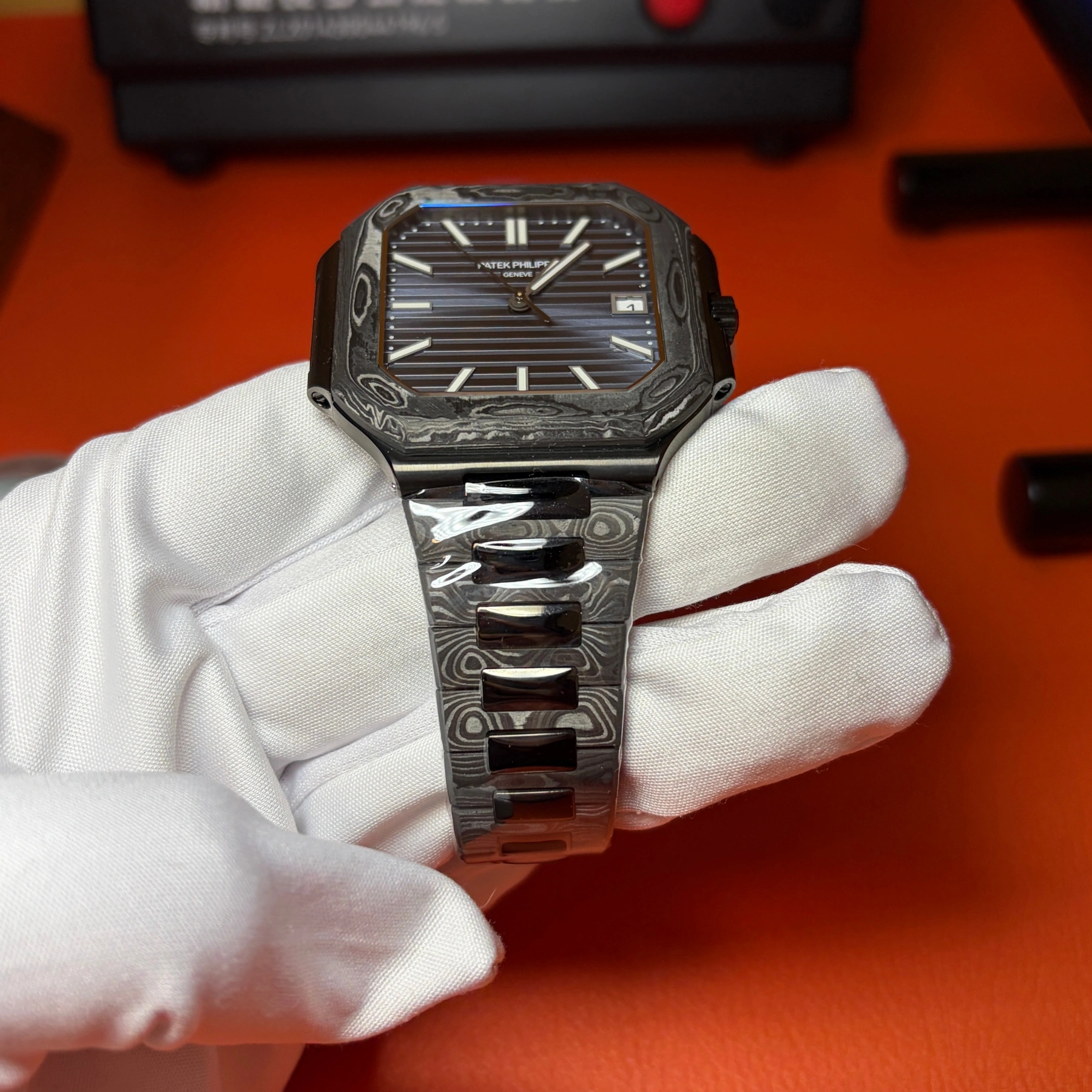 パテック・フィリップ ノーチラス Cubitus (キュビタス) 5812|ブルーダイアル×カーボンファイバー【DiW カスタムモデル】 - 画像 (6)