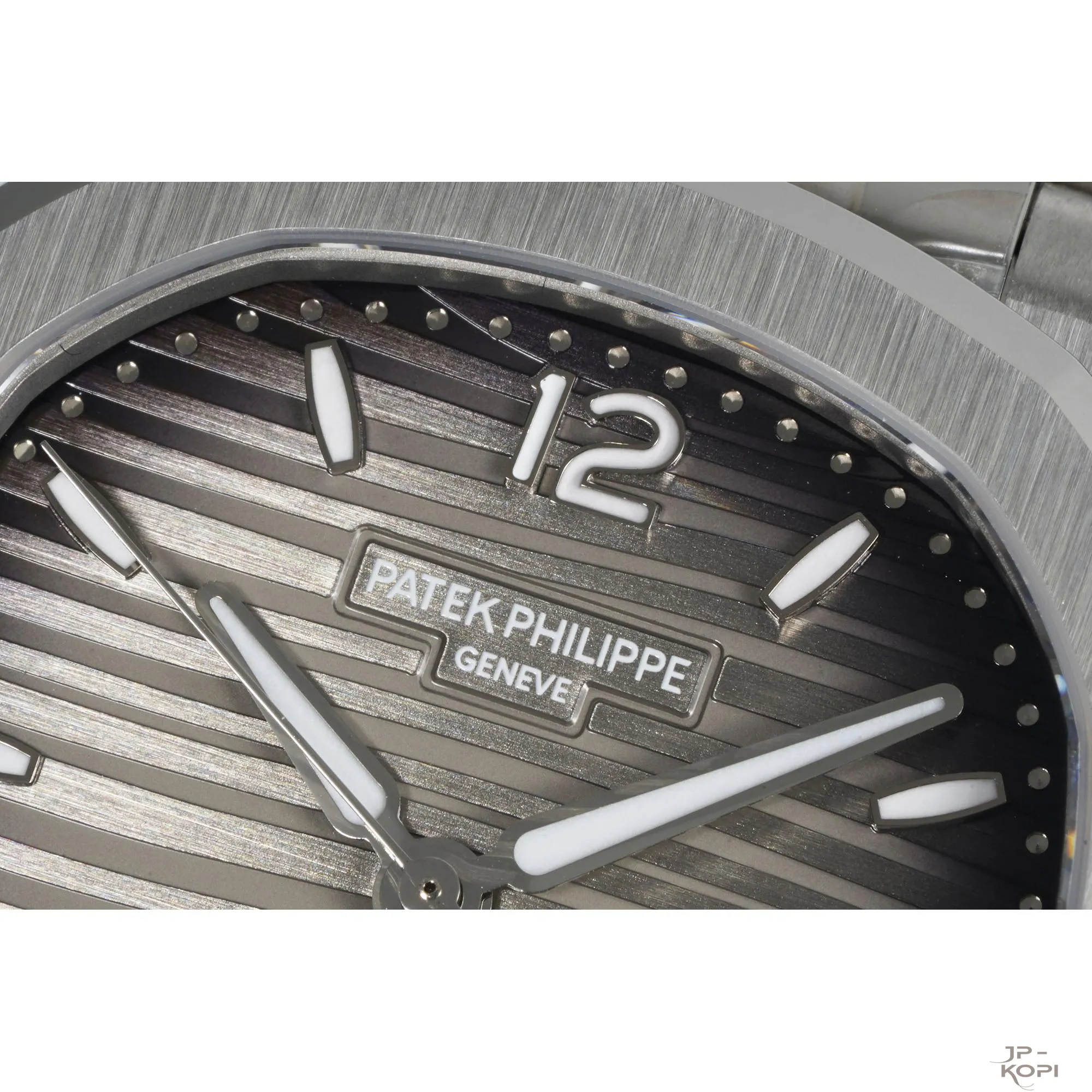 【DDF工場製】パテック・フィリップ ノーチラス 7118/1A-011|スモークグレーダイアル 35.2mm 丹東Cal.324 - 画像 (5)