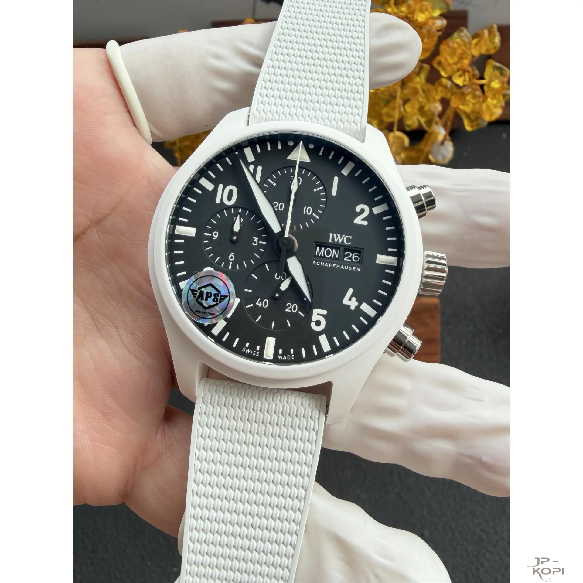 IWC パイロットウォッチ クロノグラフ 44 トップガン “レイク・タホ” IW389105|ホワイトセラミック × 丹東Cal.69385【APS製】 - 画像 (3)
