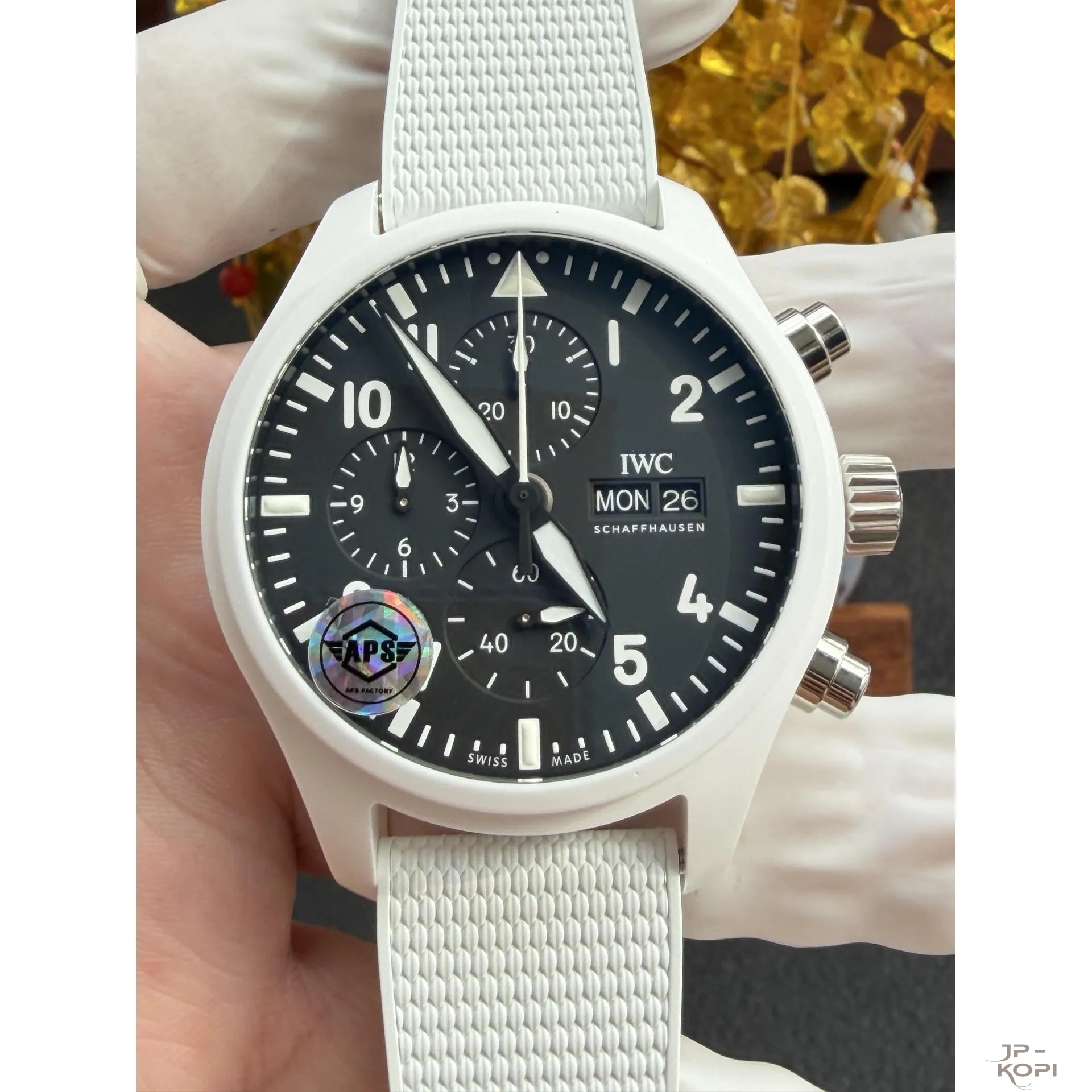 IWC パイロットウォッチ クロノグラフ 44 トップガン “レイク・タホ” IW389105|ホワイトセラミック × 丹東Cal.69385【APS製】 - 画像 (2)