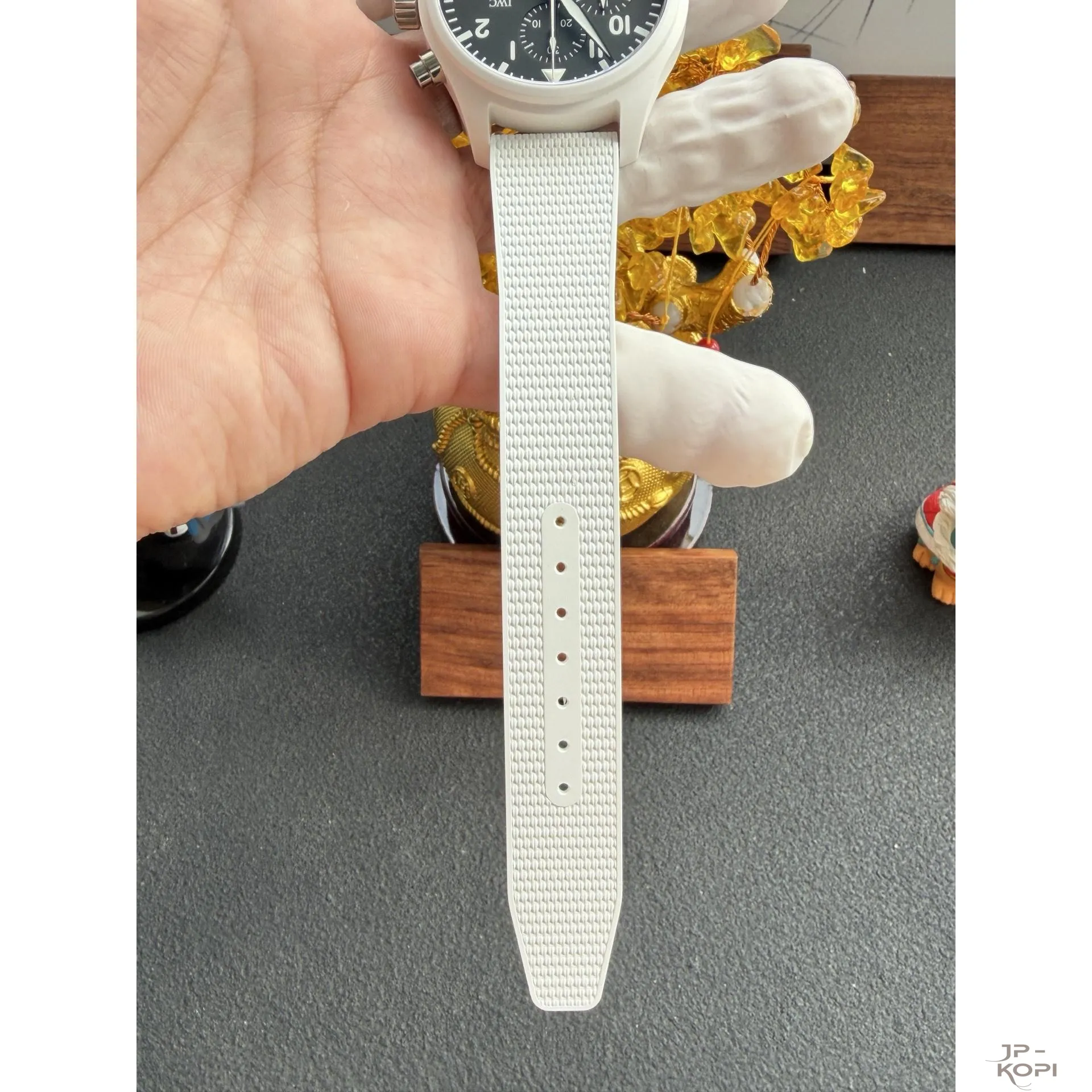 IWC パイロットウォッチ クロノグラフ 44 トップガン “レイク・タホ” IW389105|ホワイトセラミック × 丹東Cal.69385【APS製】 - 画像 (7)