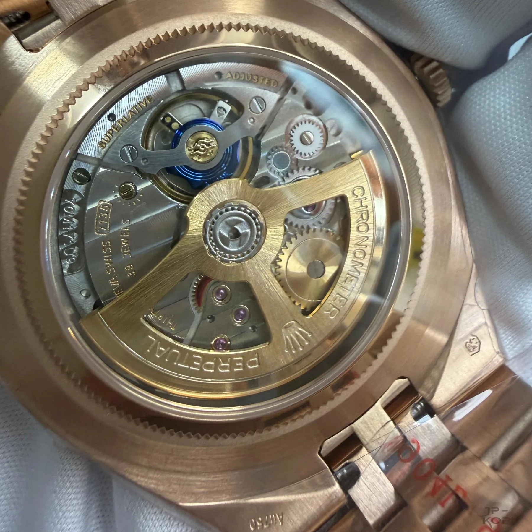 ロレックス ランドドゥエラー 127335 | ローズゴールド × ホワイトハニカムダイヤル × フルーテッドベゼル 一体式Cal.7135【B工場V2】 - 画像 (7)