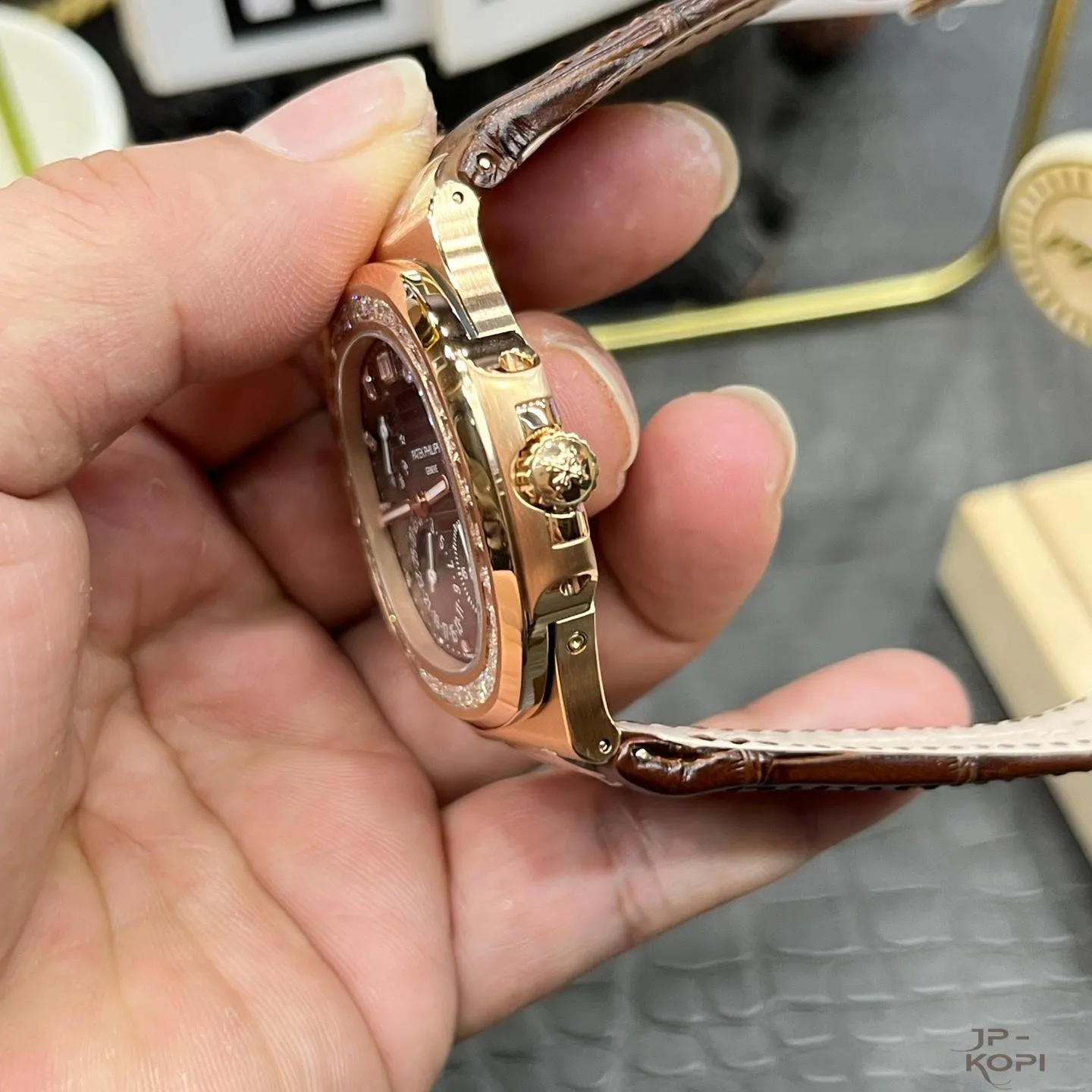 パテック・フィリップ ノーチラス 5724R-001|RG × バゲットダイヤ・ムーンフェイズ【PPF工場製】 - 画像 (8)