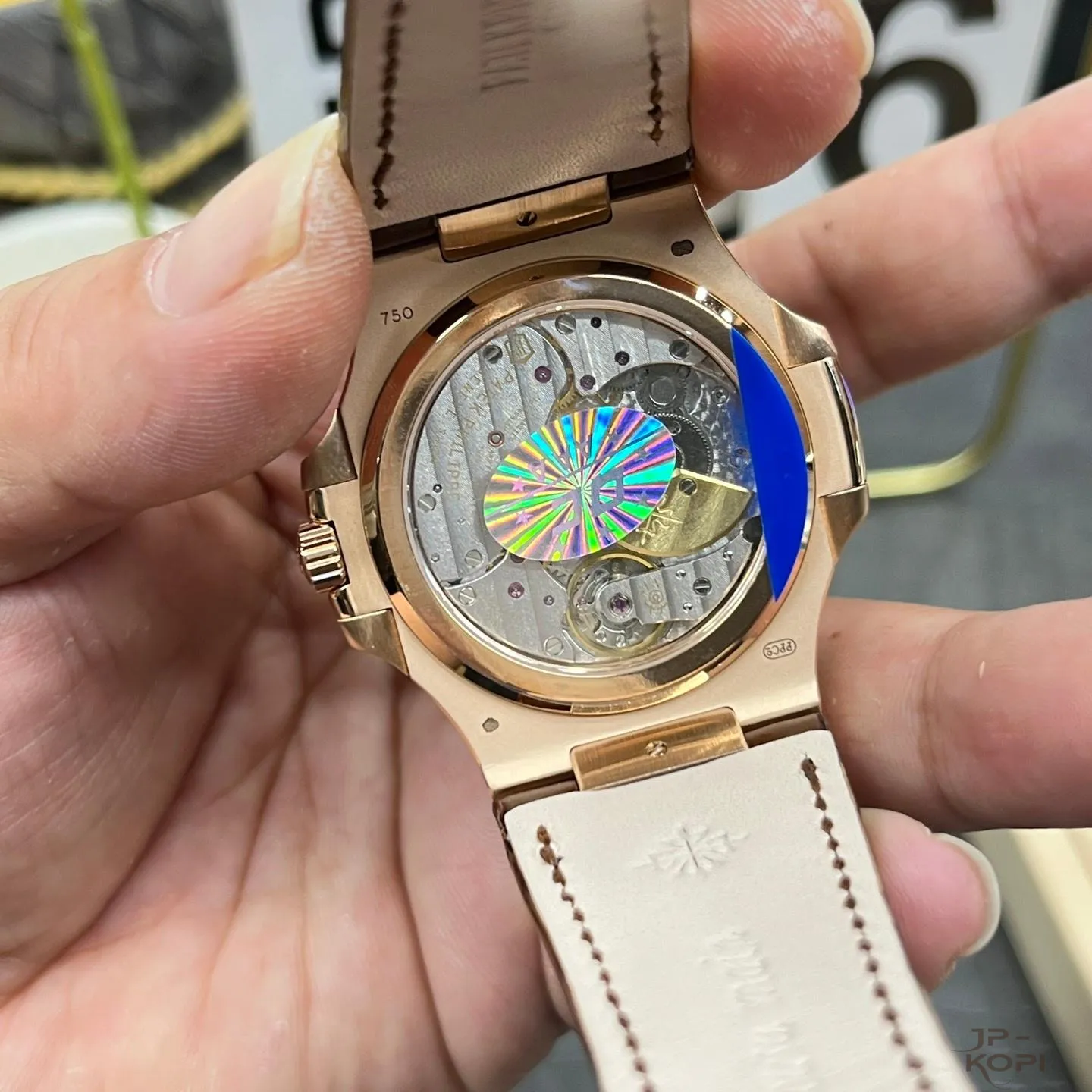 パテック・フィリップ ノーチラス 5724R-001|RG × バゲットダイヤ・ムーンフェイズ【PPF工場製】 - 画像 (9)