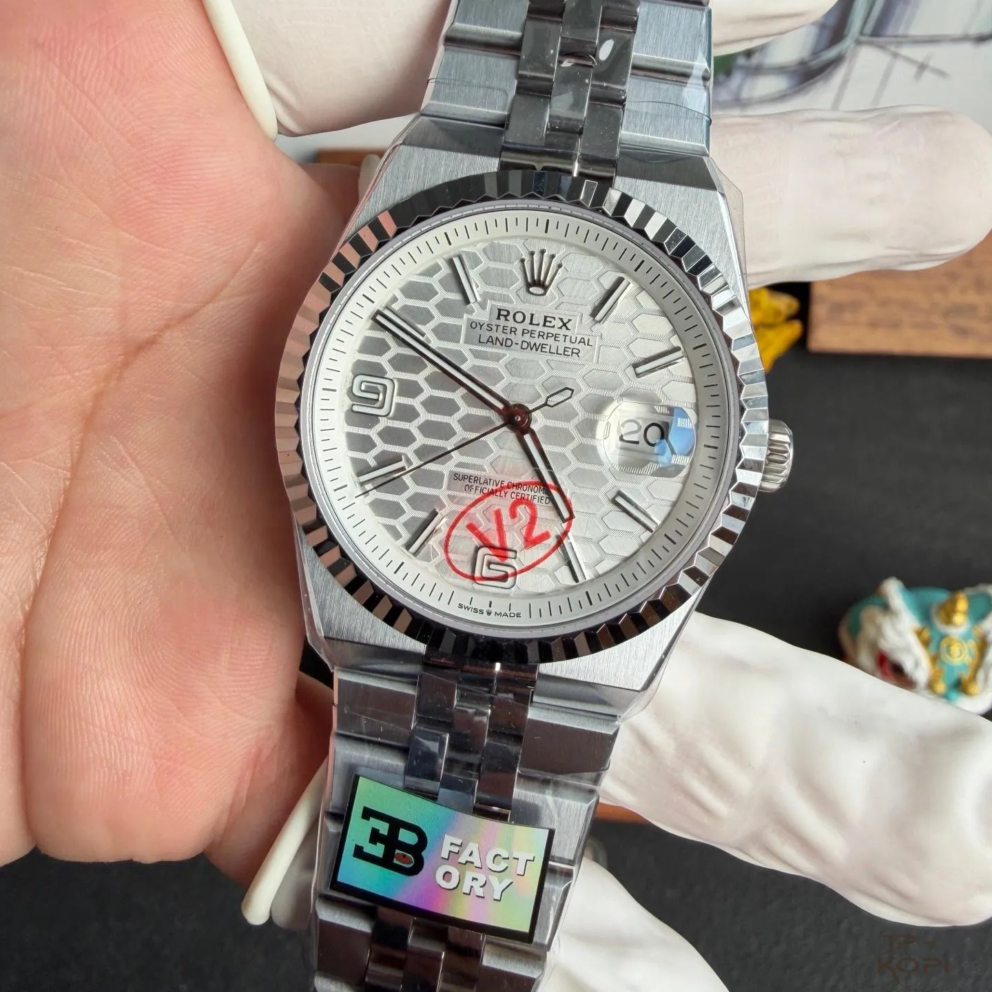 ロレックス ランドドゥエラー 127334| ステンレス × ホワイトハニカムダイヤル × フルーテッドベゼル 一体式Cal.7135【B工場V2】 - 画像 (3)
