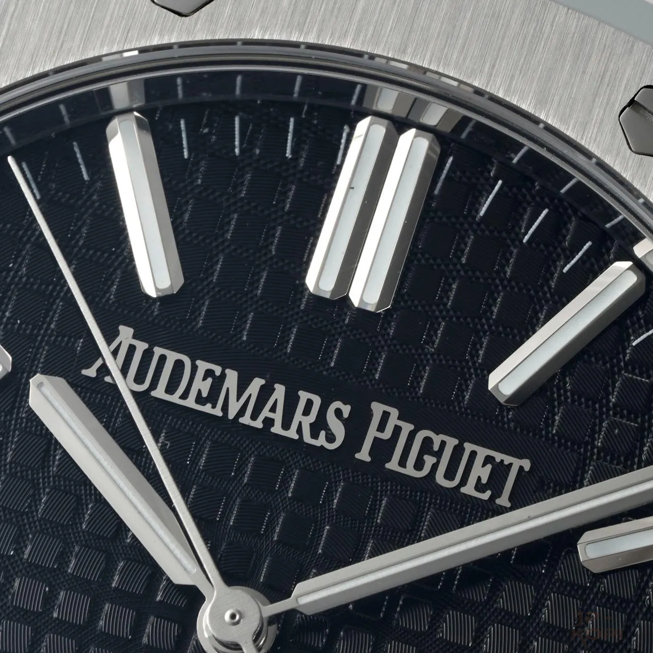 オーデマ・ピゲ ロイヤルオーク 41mm 15510ST|ブラック文字盤 × ラバーベルト【DDF工場製】 - 画像 (4)
