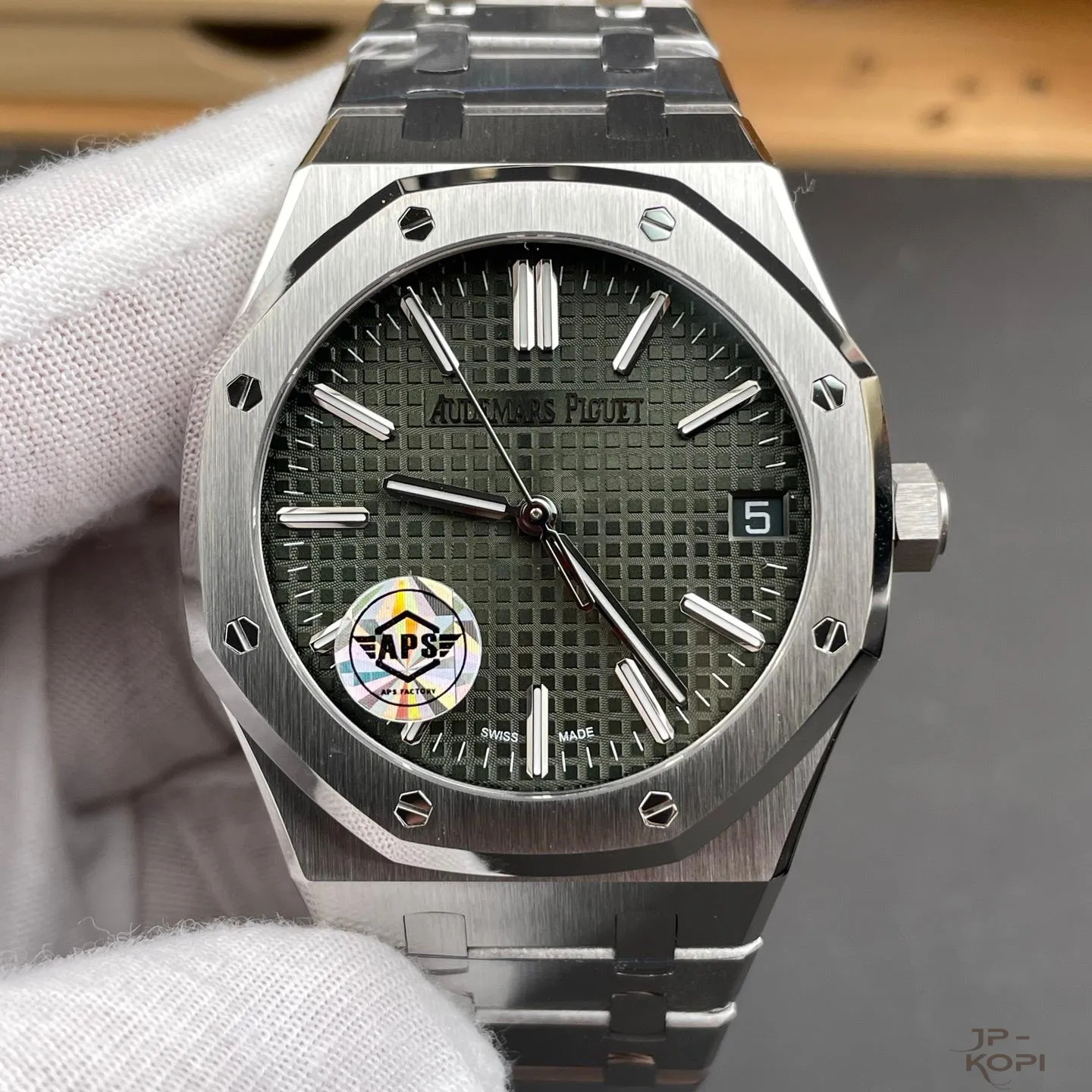 オーデマ・ピゲ ロイヤルオーク 41mm 15510ST|グリーン文字盤・ステンレスブレスレット【APS工場製】 - 画像 (4)